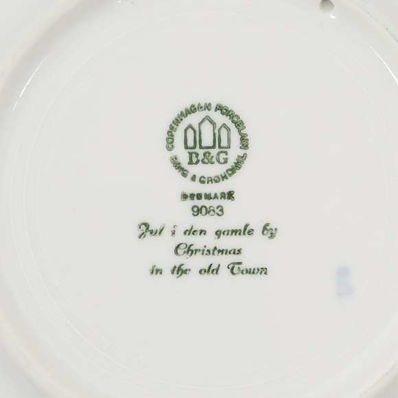 1983 B&G Bing and Grondahl "Christmas in the Old Town" Collectable Plate - Picture 4 of 4